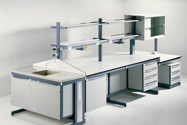 Laboratorios y farmacia